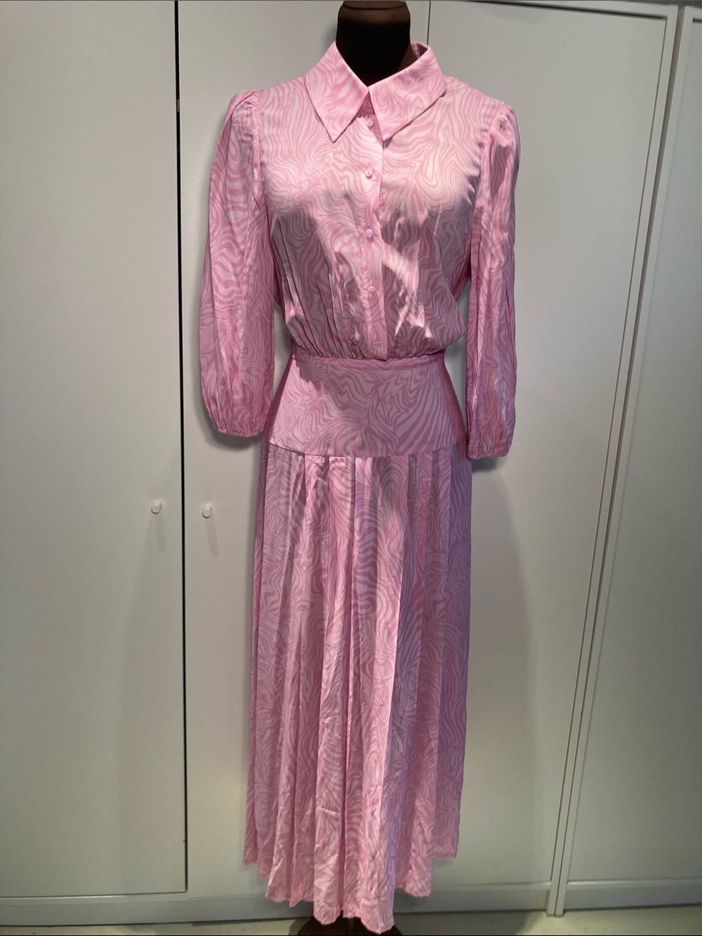 RIXO Pink Izzy pleated marble zebra shirtdress Maxi pink XS